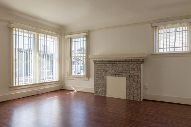 Foto del edificio - 2 Bedroom, 1 Bath House with huge yard