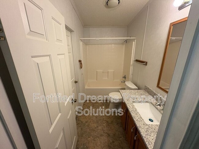 Foto del edificio - 1980 Bethania-Rural Hall Rd