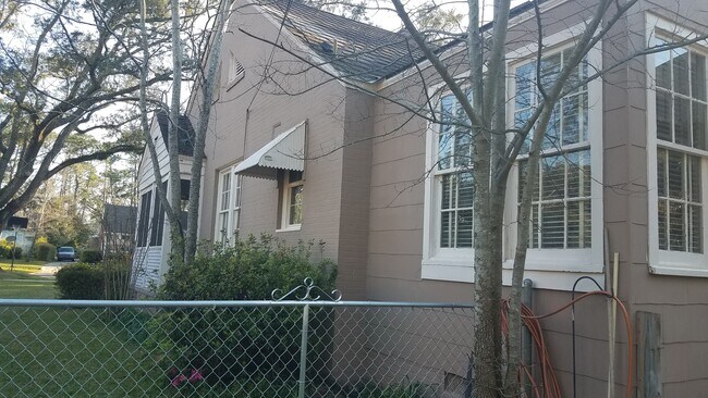 Foto del edificio - 817 W 1st Ave