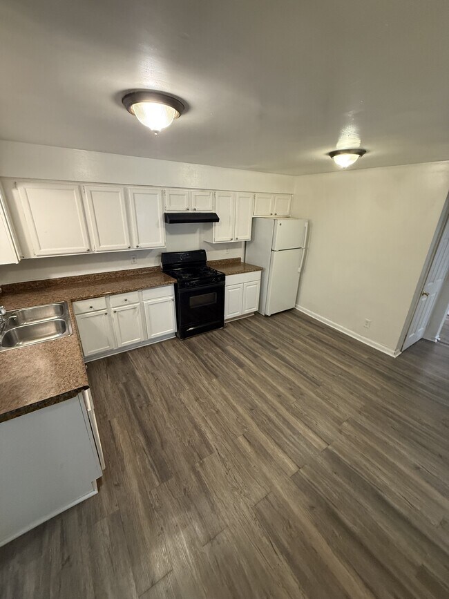 Foto del edificio - 546 Edmund Ave W