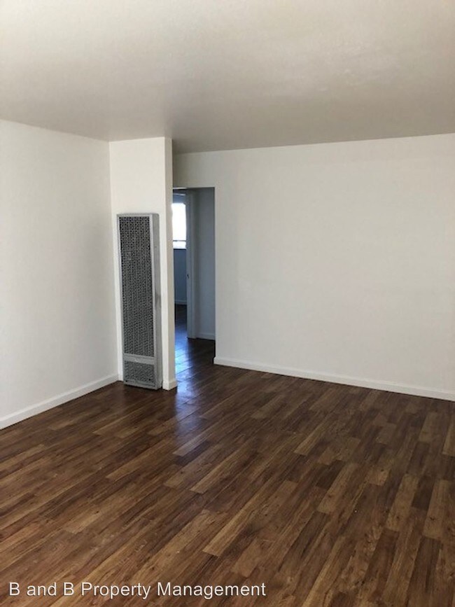 Building Photo - 204 3rd St