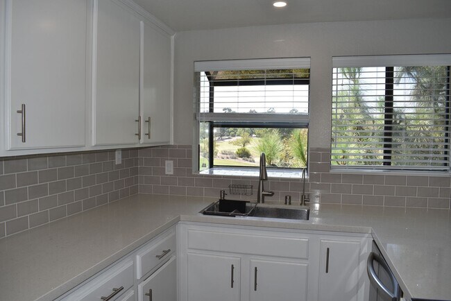 Foto del edificio - 2 Bedroom Condo in Rancho Bernardo with Golf Course Views