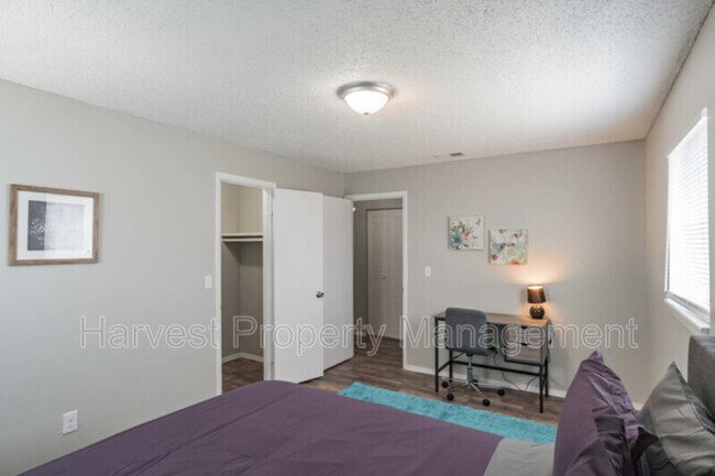Building Photo - 925 W 29th St S