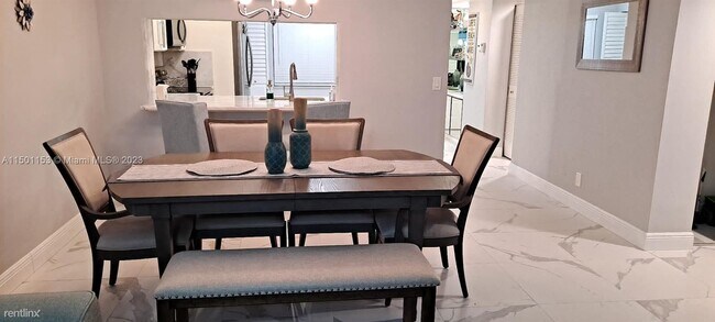 Foto del edificio - 2 br, 2 bath House - 6585 Kensington Ln Ap...