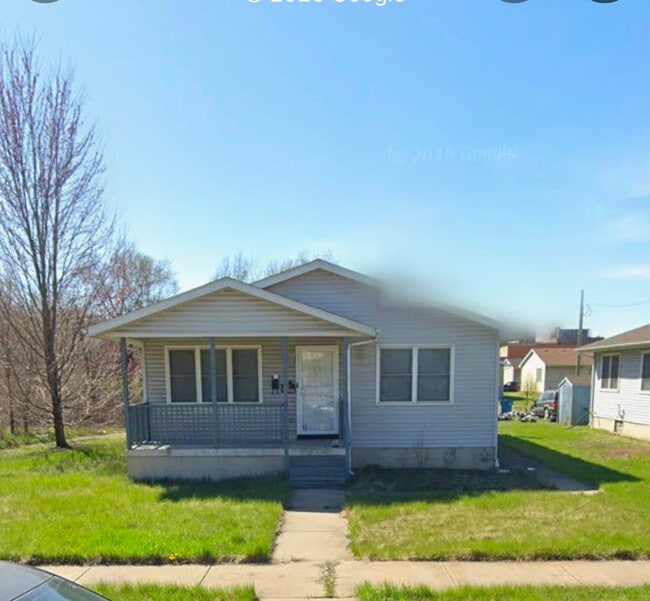 Building Photo - Very spacious 3 Bedrooms, 1 Bathroom Home