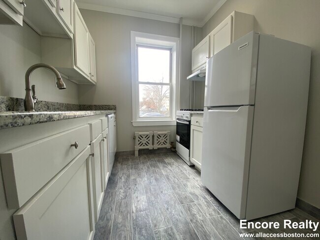 Building Photo - 33 Highgate St