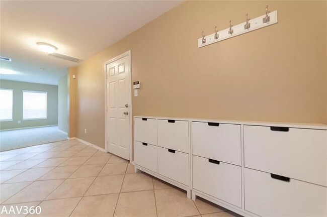 Foto del edificio - 1704 W Webster St