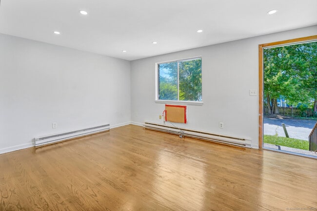Building Photo - 387 Bucks Hl Rd