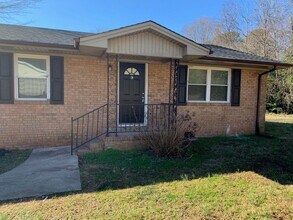 Building Photo - 310 Hillcrest Dr