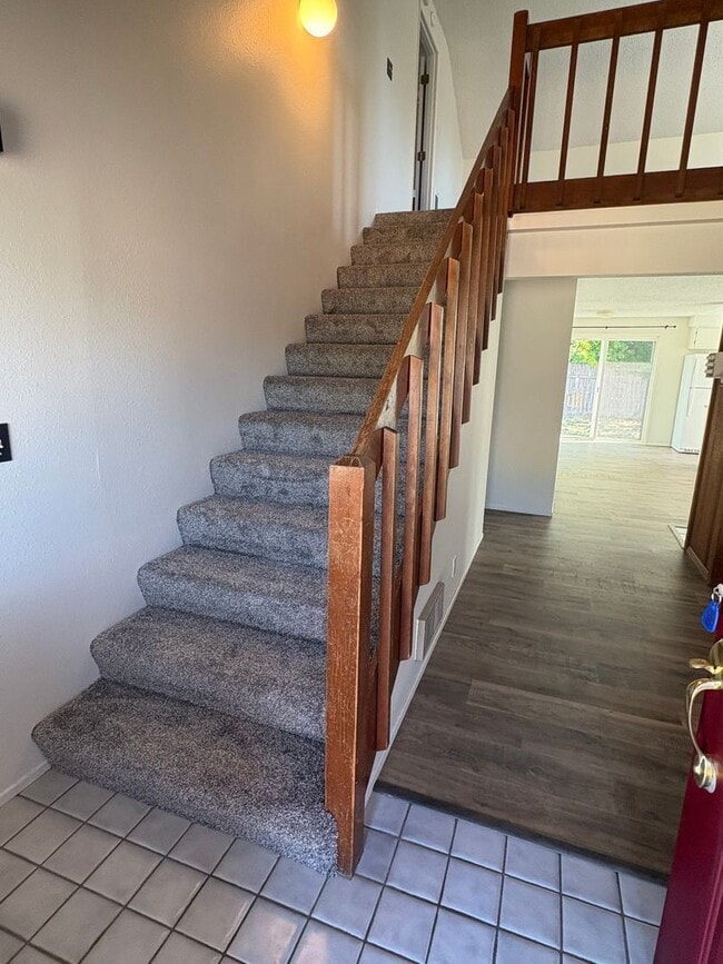Building Photo - Wonderful home with bonus spaces