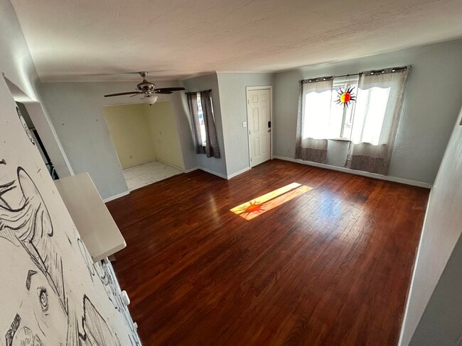 Sala de estar - 333 Cutler Ave NE