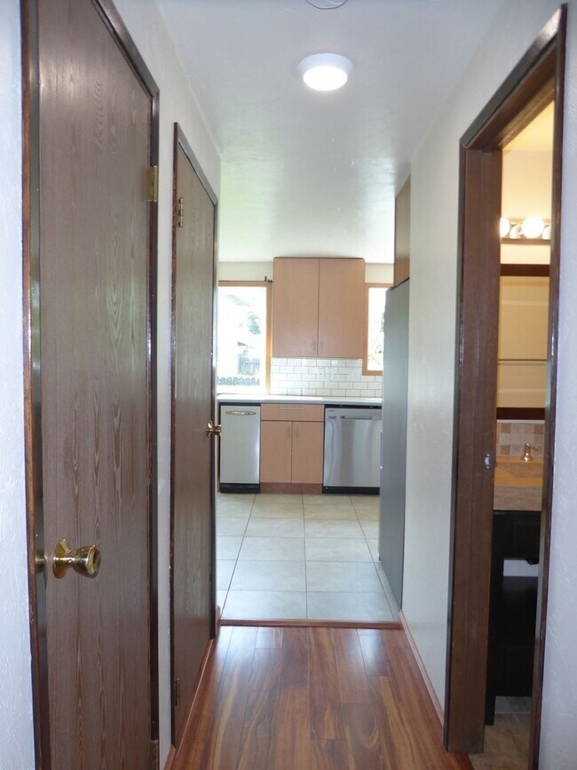 Foto del edificio - Pet Friendly Valley 2 story town home 2BD/...