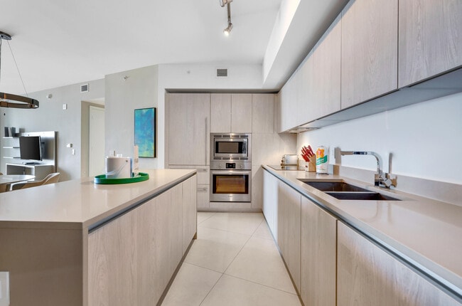 Building Photo - 4111 S Ocean Dr