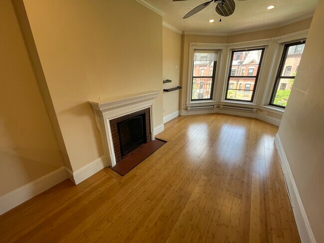 Building Photo - 249 Newbury St