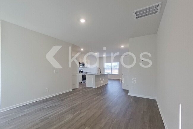 Building Photo - 2185 Banyan Cir
