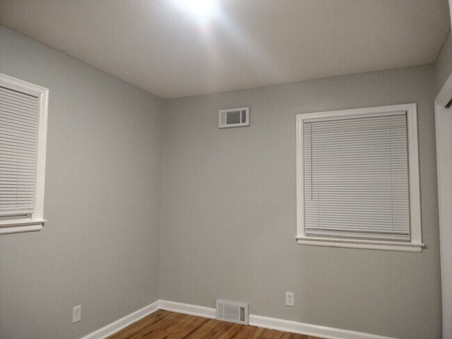 Foto del edificio - 3 Bedroom 1 bath on the East Side