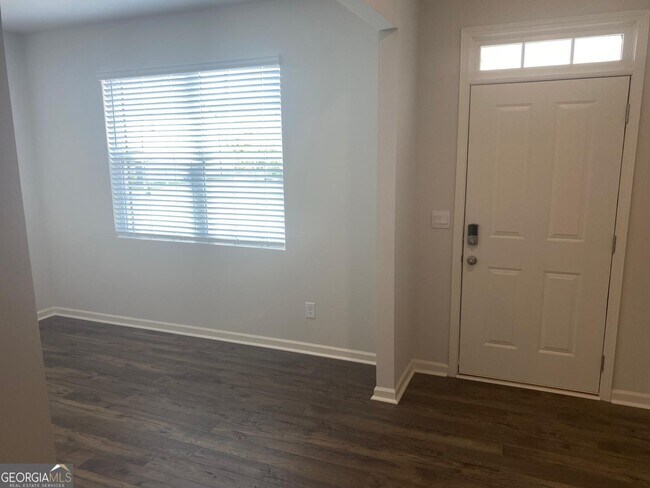 Building Photo - 8282 Castleton Dr