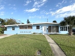 Building Photo - 115 Essex Dr
