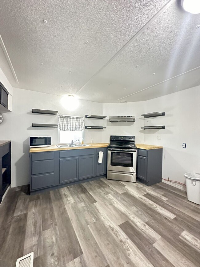 Building Photo - Recently remodeled 4 bedrooms 2 baths home
