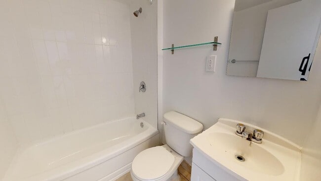 Interior Photo - 235 Sherbrooke