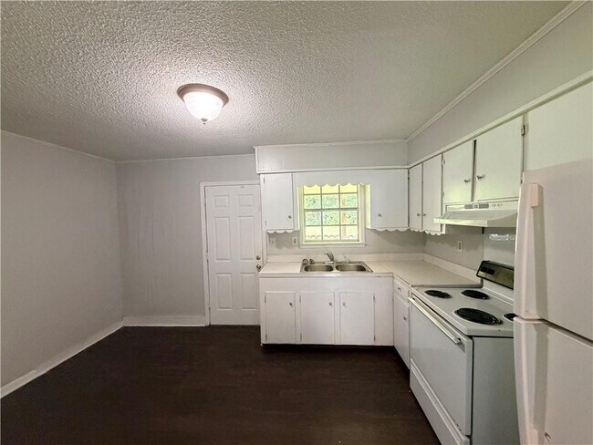 Building Photo - 3760 Alta Vista Dr