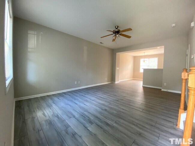 Foto del edificio - 3 Bedroom 3.5 Bath Townhome close to NCSU