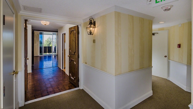 Building Photo - 1330 University Dr