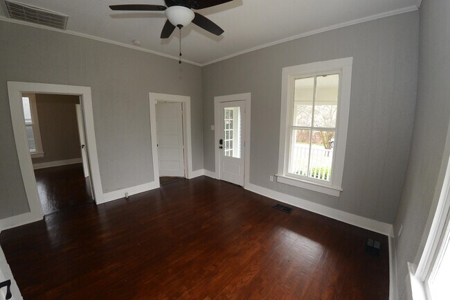 Foto del edificio - 412 W Day St