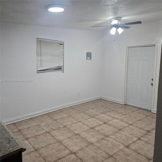 Foto del edificio - 5214 Wiley St