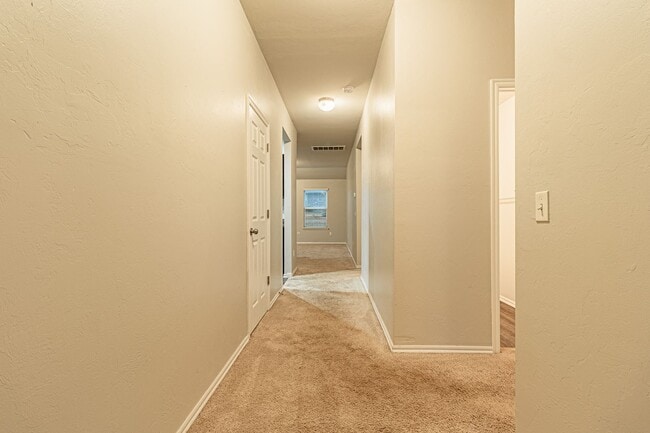 Building Photo - 3 bedroom, 2 bath home in Colony Pointe ne...