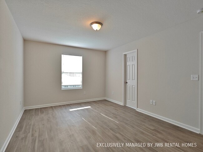 Building Photo - 220 Willow Branch Ave