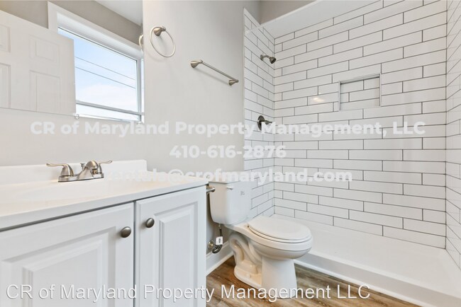 Building Photo - 3 br, 2 bath House - 633 Melville Ave
