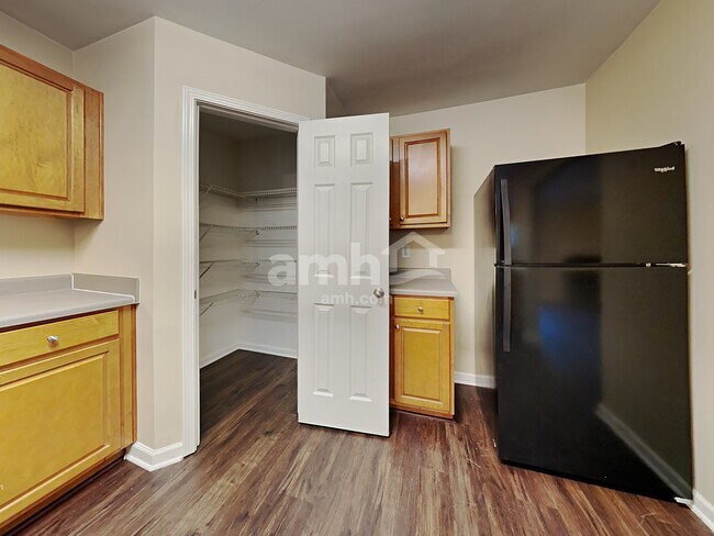 Building Photo - 2920 Mayfair Dr