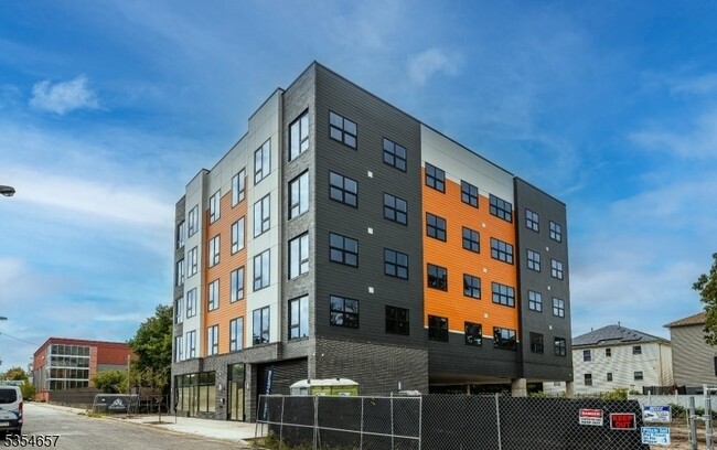 Building Photo - 15 S 13th St