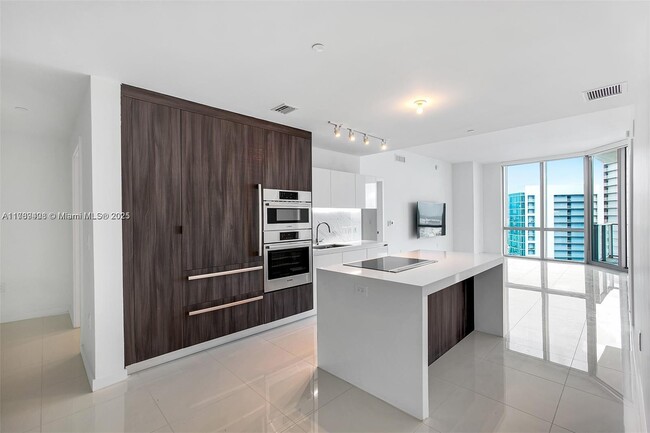 Foto del edificio - 851 NE 1st Ave