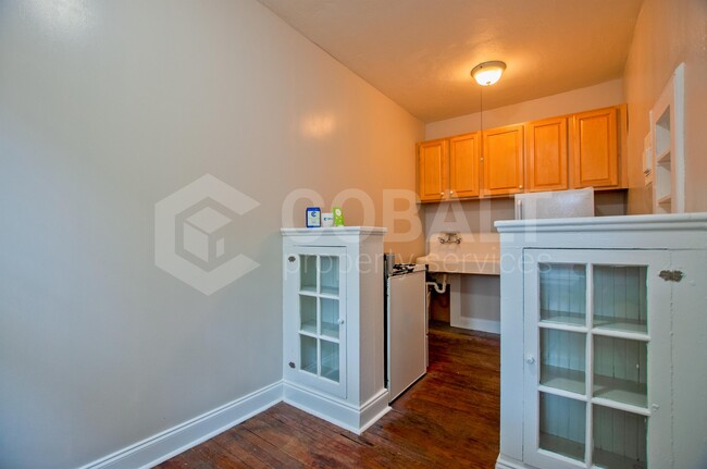 Building Photo - 674 Somerset Terrace NE