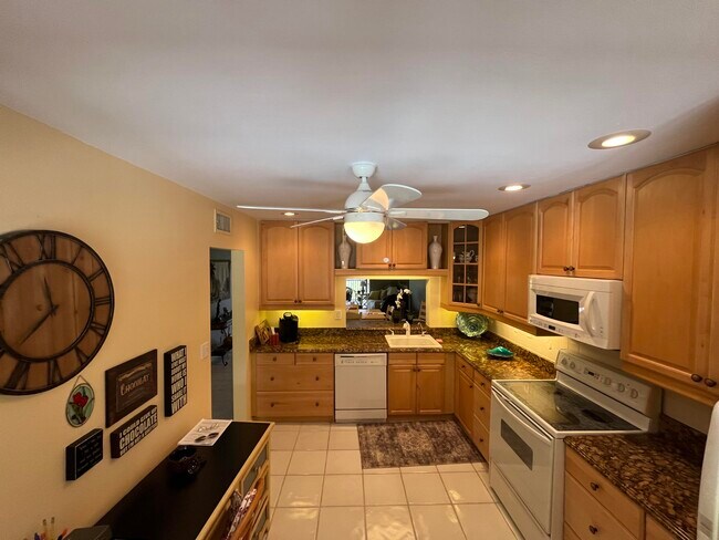 Foto del edificio - 12870 Briarlake Dr