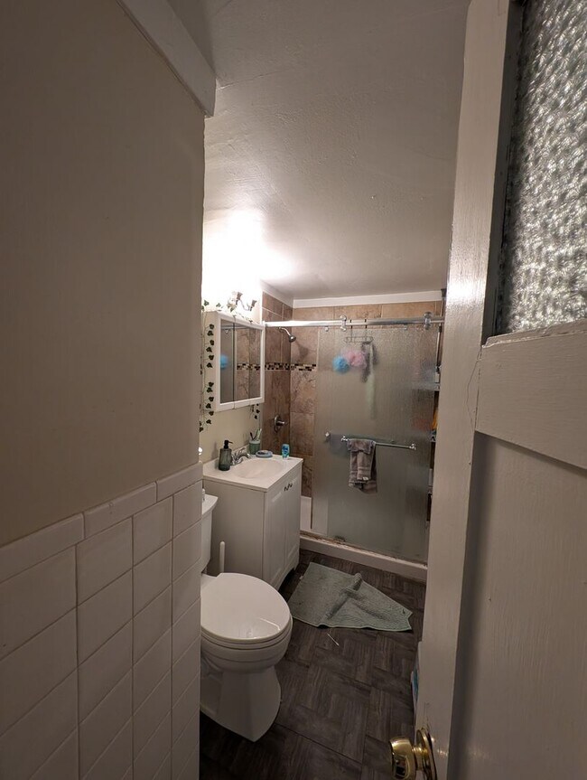 Foto del edificio - 3246-3246 N Oakland Ave