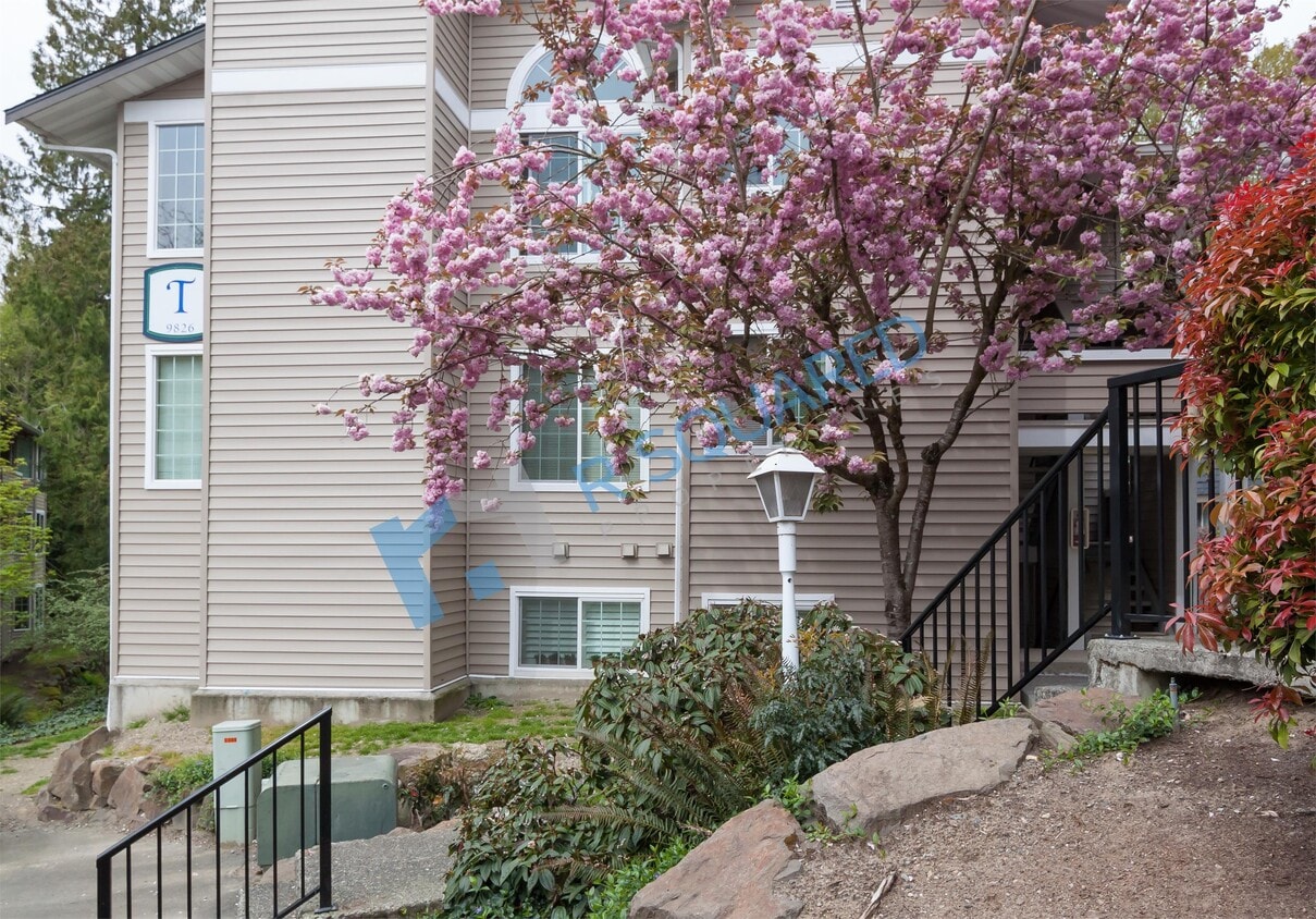 Primary Photo - 9826 NE 122nd St