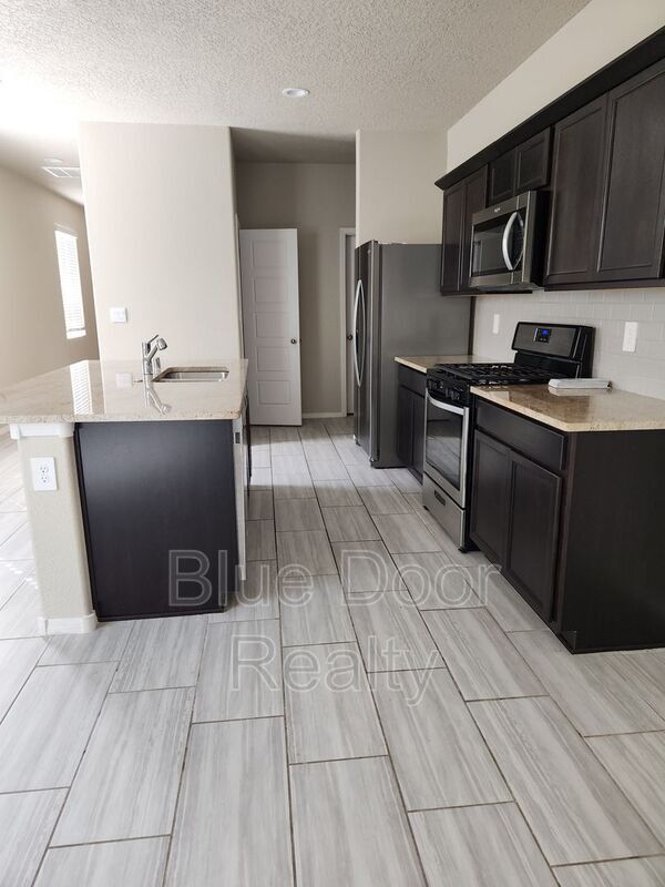 Foto del edificio - 10637 Aspiration Ln SW