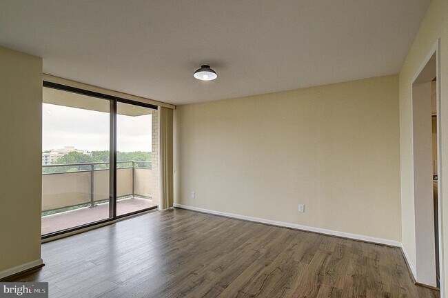 Building Photo - 5225 Pooks Hill Rd