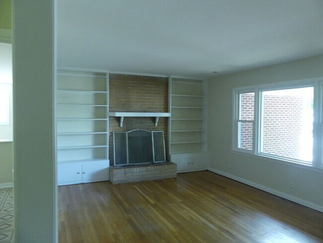 Building Photo - 880 Cascade Drive, Newport News, VA 23608