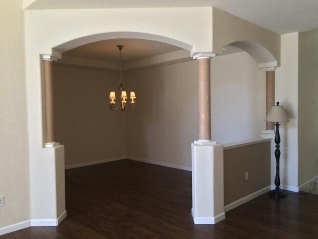 Building Photo - 1031 Fountain Drive