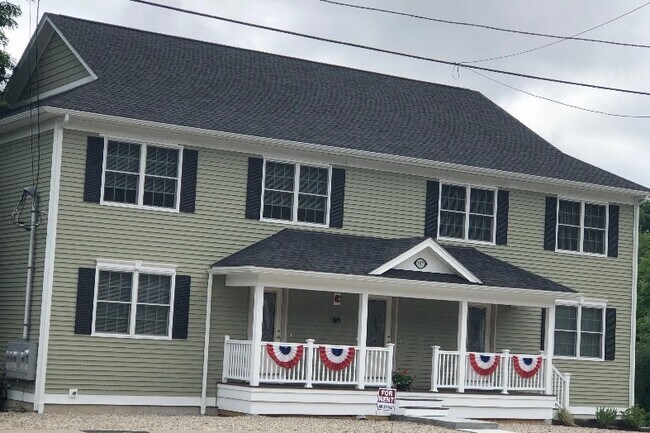 Foto del edificio - 697 Putnam Pike