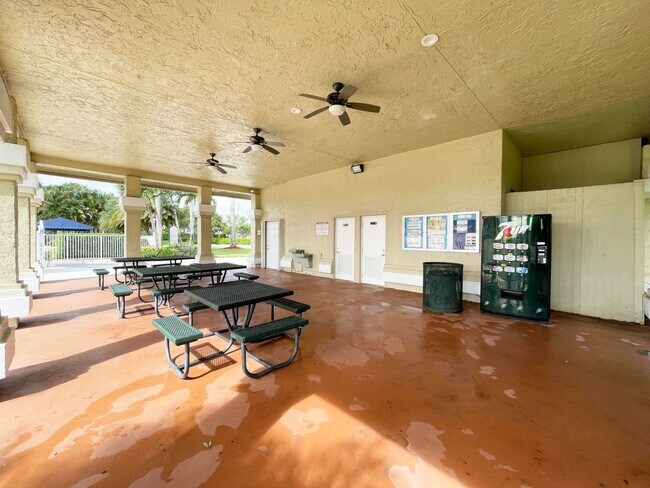 Foto del edificio - 9731 Tavernier Dr