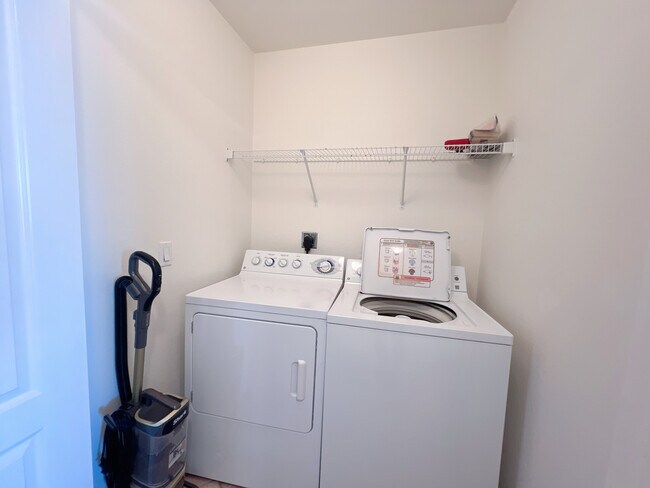 Foto del edificio - 8490 Kingbird Loop