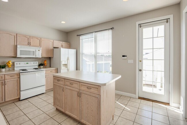 Foto del edificio - 3570 Four Oaks Blvd