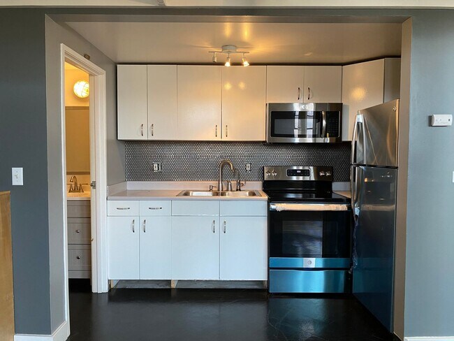 Building Photo - 811