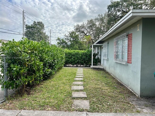 Building Photo - 2292 NW 26th St