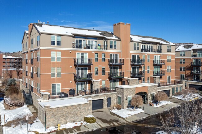Foto del edificio - Millstone at Clear Creek Square